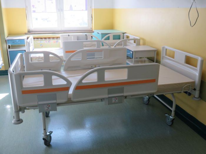Nowe łóżka na szpitalnej sali