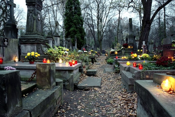 Kwesta na świętokrzyskich cmentarzach