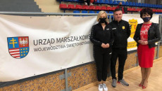 Turniej Ksp Winter Cup W Zagnańsku Wicemarszałek Województwa Świętokrzyskiego P. Renata Janik Oraz Dyrektor Regionalnego Ośrodka Polityki Społecznej P. Elżbieta Korus