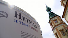 Zbliżenie Napisu Hetman Oraz Fragment Wieży Pałacu Biskupów Krakowskich