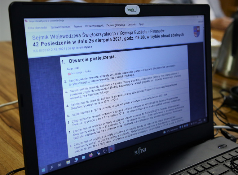 Monitor Komputera Na Którym Wyświetla Się Napis Sejmik Województwa Świętokrzyskiego, Komisja Budżetu I Finansów
