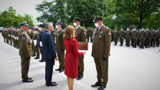 Wręczenie Odznaczeń dla żołnierzy. Na zdjęciu między innymi wojewoda i posłanka na Sejm