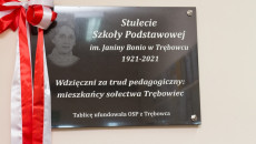 Tablica Upamiętniająca 100 Lecie Szkoły Podstawowej W Trębowcu