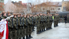 Żołnierze podczas uroczystości na rynku w Starachowicach