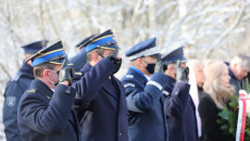 Strażnicy Służby Więziennej Salutują