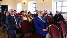 Uczestnicy Podpisywania Umów, Zdjęcie Zbiorowe Osób Siedzących Na Sali (2)