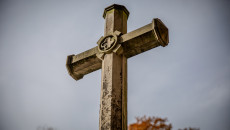 Krzyż Na Grobie Z Kamienia