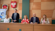 Uroczystość Podpisania Umów W Starostwie Powiatowym W Staszowie (3)