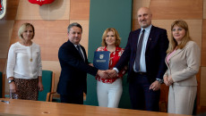 Uroczystość Podpisania Umów W Starostwie Powiatowym W Staszowie (9)