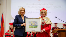 Marszałek Renata Janik oraz rektor UJK w Kielcach prof. dr hab. Beata Wojciechowska