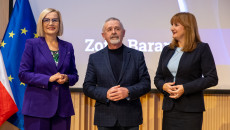 laureaci Talentów Świętokrzyskich, marszałek Renata Janik, członek Zarządu Anita Koniusz, radny Kazimierz Mądzik