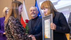 laureaci Talentów Świętokrzyskich, marszałek Renata Janik, członek Zarządu Anita Koniusz, radny Kazimierz Mądzik