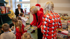 Książkowa choinka w Wojewódzkiej Bibliotece Publicznej