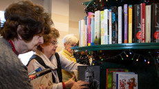 Książkowa choinka w Wojewódzkiej Bibliotece Publicznej