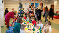 Książkowa choinka w Wojewódzkiej Bibliotece Publicznej