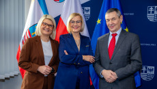 Marszałek Renata Janik i dyrekcja departamentu wdrażania EFS. 1